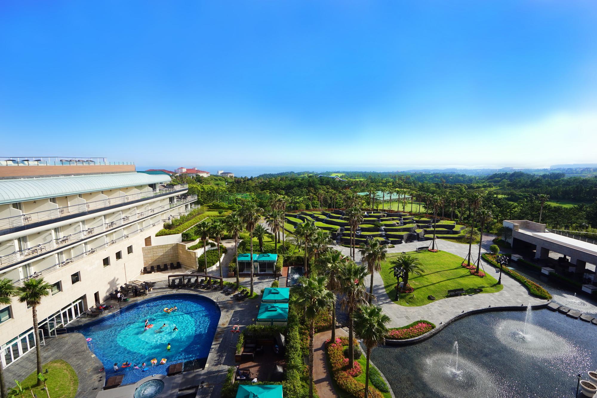 Kensington Jeju Hotel Eksteriør bilde The resort's grounds