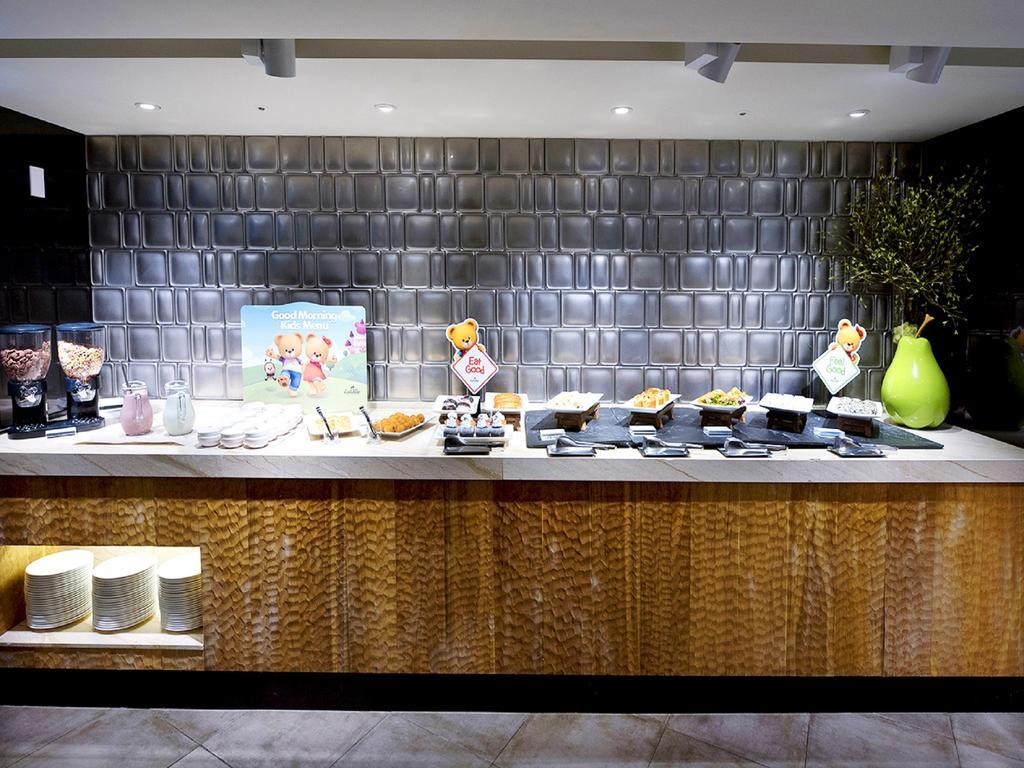 Kensington Jeju Hotel Eksteriør bilde The buffet at the lounge