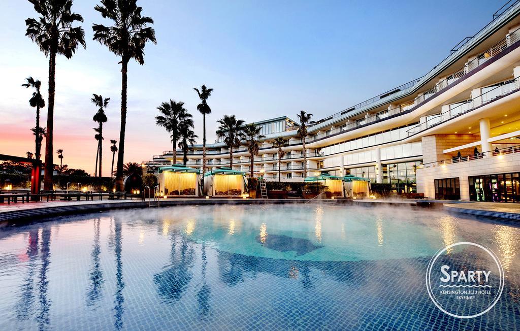 Kensington Jeju Hotel Eksteriør bilde The pool at the Sheraton Nha Trang Hotel & Spa Resort