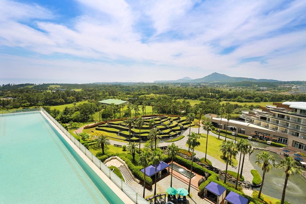 Kensington Jeju Hotel Eksteriør bilde Skyline view of the golf course