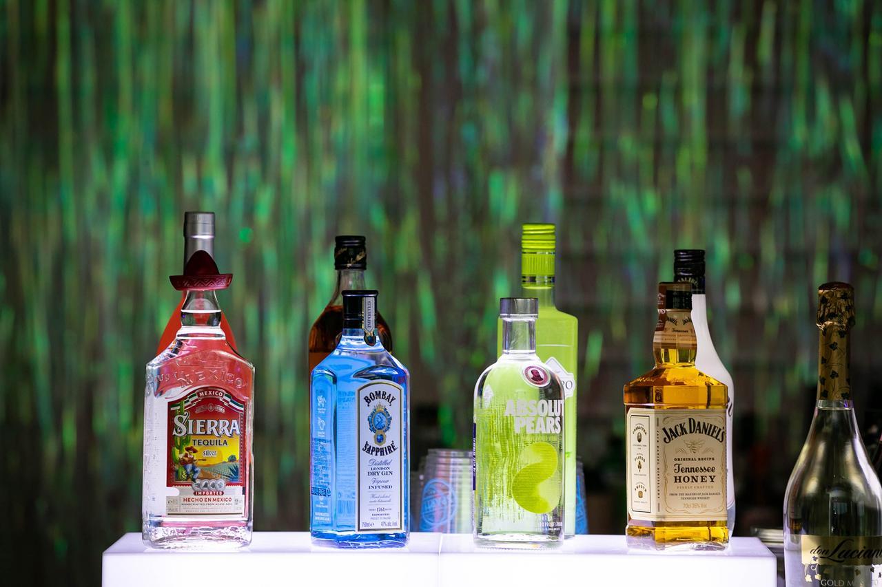 Kensington Jeju Hotel Eksteriør bilde Sierra Tequila, G'Vine, Tanqueray, and Jack Daniel's