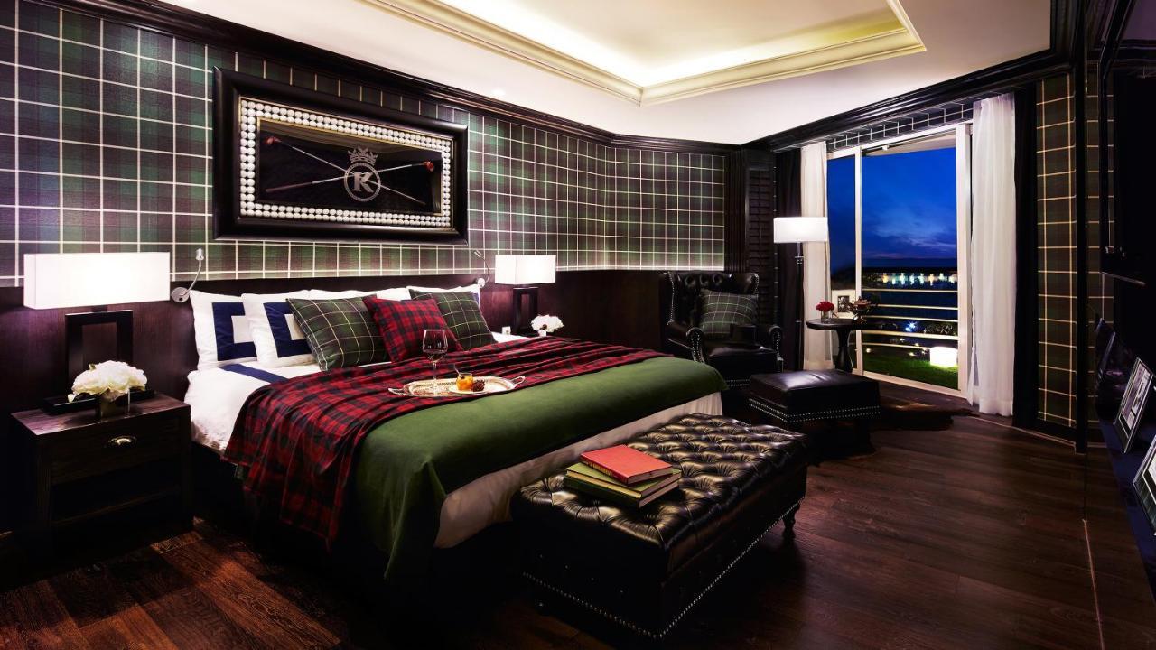 Kensington Jeju Hotel Eksteriør bilde A bedroom at The Ivy Hotel